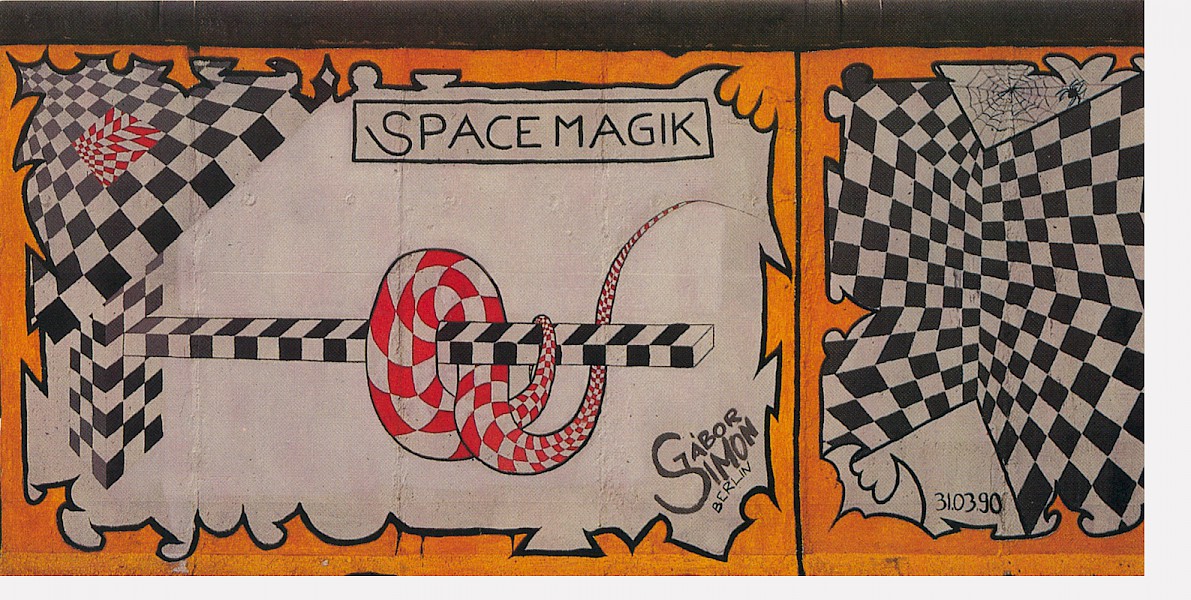 East Side Gallery: Gábor Simon, Space Magik, 1990 © Stiftung Berliner Mauer, postcard