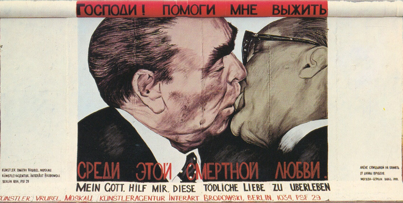 East Side Gallery: Dmitry Vrubel, Mein Gott, hilf mir, diese tödliche Liebe zu überleben, 1990 © Stiftung Berliner Mauer, postcard