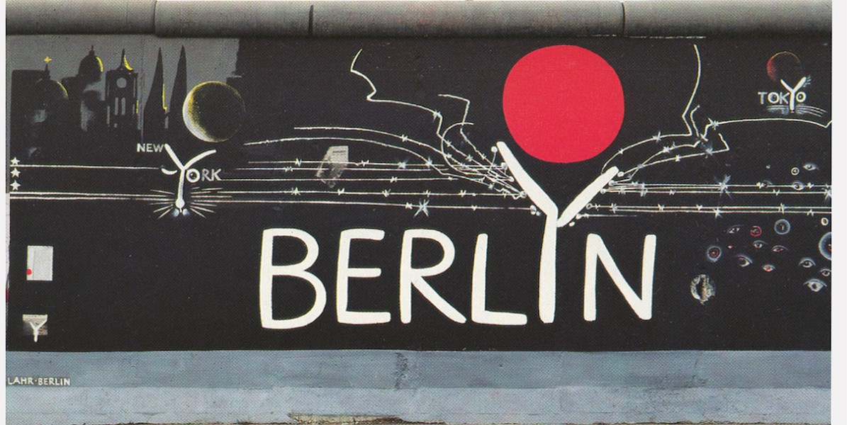 East Side Gallery: Gerhard Lahr, BERLYN, 1990 © Stiftung Berliner Mauer, postcard