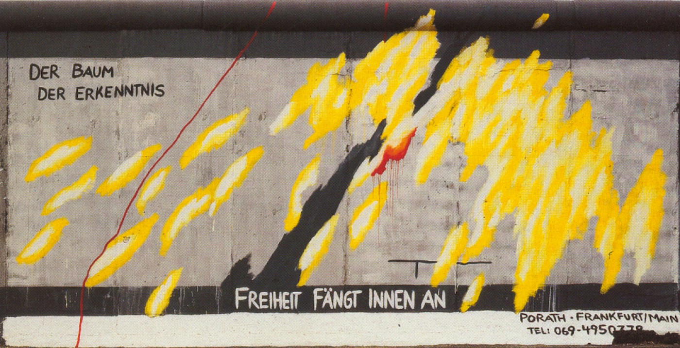 East Side Gallery: Karin Porath, Freiheit fängt von innen an, 1990 © Stiftung Berliner Mauer, postcard