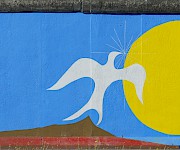East Side Gallery: Salvadore de Fazio, Dawn of Peace, 2009 © Stiftung Berliner Mauer, photographer: Günther Schaefer
