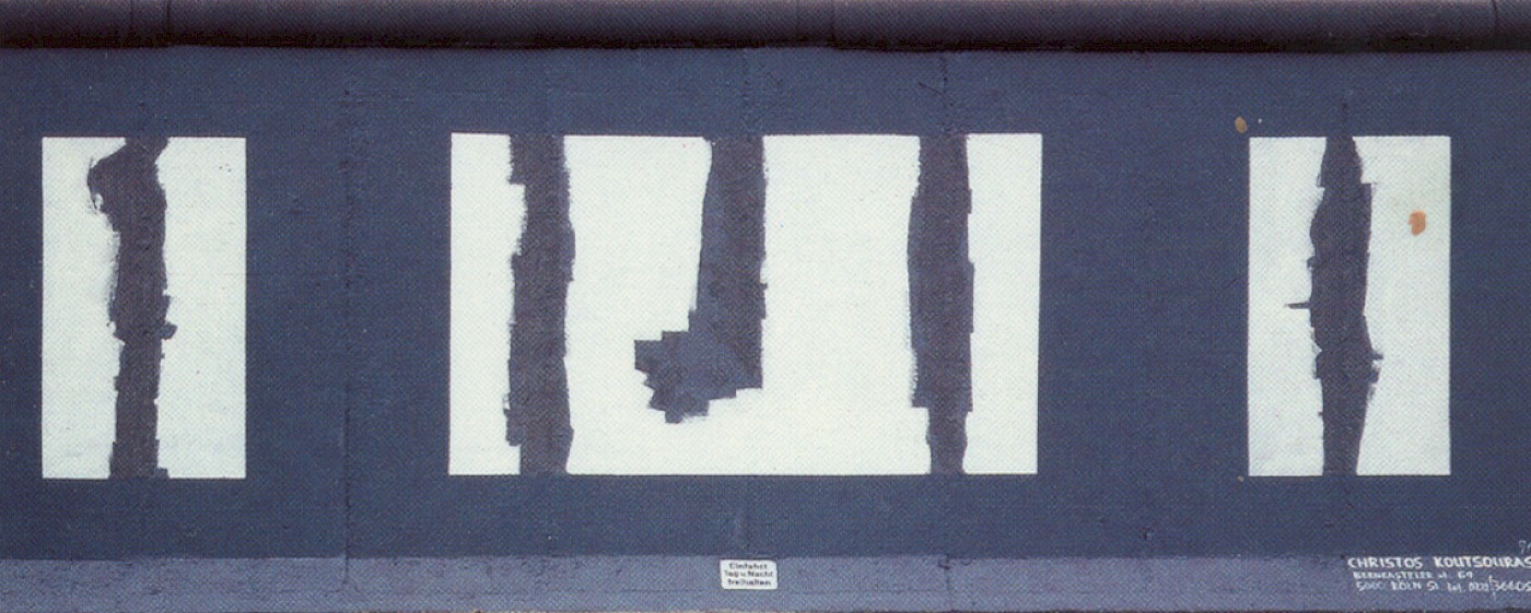 East Side Gallery: Christos Koutsouras, Einfahrt Tag und Nacht freihalten, 1990 © Stiftung Berliner Mauer, postcard