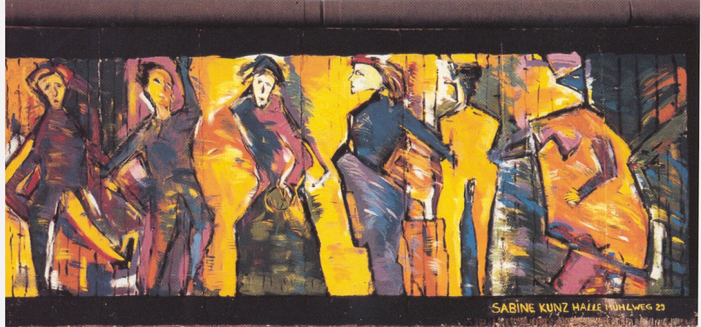 East Side Gallery: Sabine Kunz, Die Tanzenden, 1990 © Stiftung Berliner Mauer, postcard