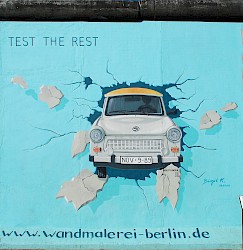 East Side Gallery: Birgit Kinder, Test the Rest, 2009 © Stiftung Berliner Mauer, photographer: Günther Schaefer