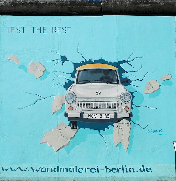 East Side Gallery: Birgit Kinder, Test the Rest, 2009 © Stiftung Berliner Mauer, photographer: Günther Schaefer