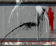 East Side Gallery: Stellvertretende Durstende, Wir haben versucht, Farben über die Mauer hinübergelangen zu lassen, 2009 © Stiftung Berliner Mauer, photographer: Günther Schaefer