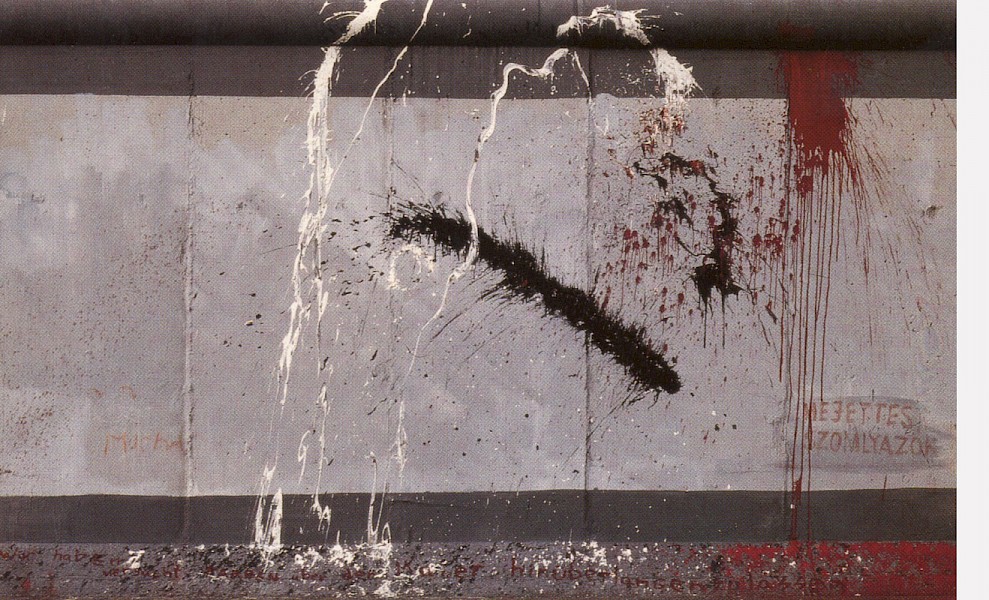 East Side Gallery: Stellvertretende Durstende, Wir haben versucht, Farben über die Mauer hinübergelangen zu lassen, 1990 © Stiftung Berliner Mauer, postcard