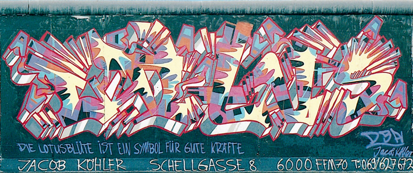 East Side Gallery: Jacob Köhler, Lotus, 1990 © Stiftung Berliner Mauer, postcard