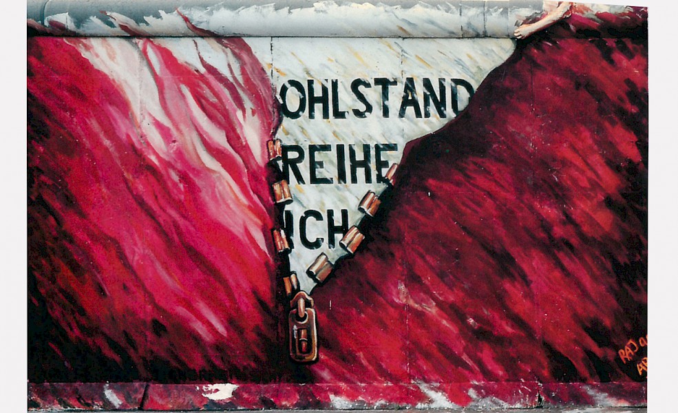 East Side Gallery: Rainer Jehle, Denk-Mal, Mahn-Mal, 1990 © Stiftung Berliner Mauer, postcard