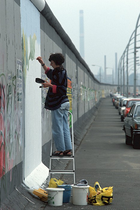 Muriel Raoux working on her painting on the Berlin Wall, 1990