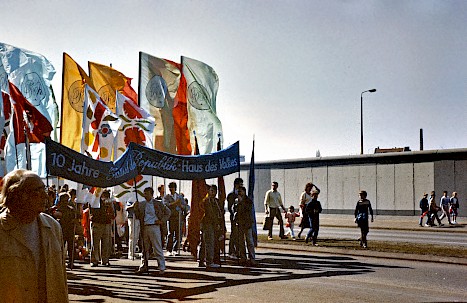 May Day parade 1987 on Mühlenstraße