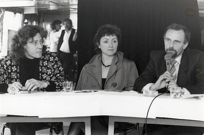 Christine MacLean at a press conference on the East Side Gallery with Peter Nagelschmidt and Rainer Uhlmann of the advertising and events agency Wuva, 1990