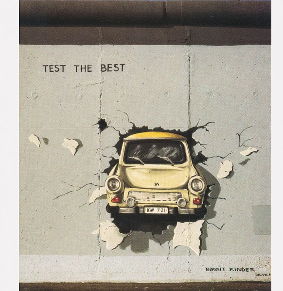 Birgit Kinder, Test the Rest, 1990 © Stiftung Berliner Mauer, postcard