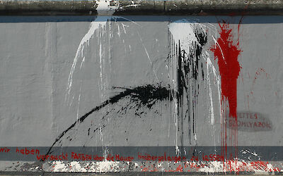 Stellvertretende Durstende, Wir haben versucht, Farben über die Mauer hinübergelangen zu lassen, 2009 © Stiftung Berliner Mauer, photographer: Günther Schaefer