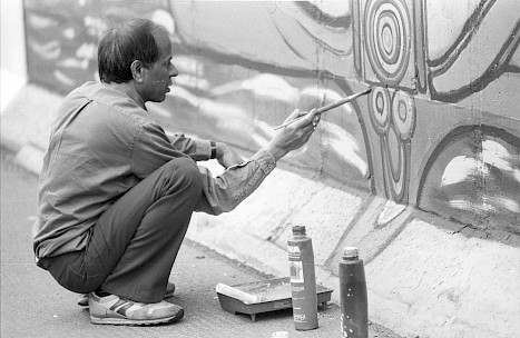 Narendra Kumar Jain painting his picture, 1990