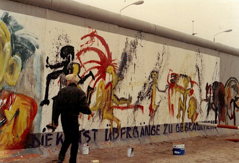 Heike Stephan‘s painting on the border wall at Potsdamer Platz on 17 November 1989,