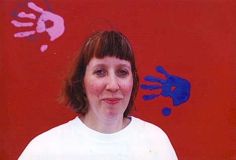Christine Kühn in front of her painting at the East Side Gallery, 2000
