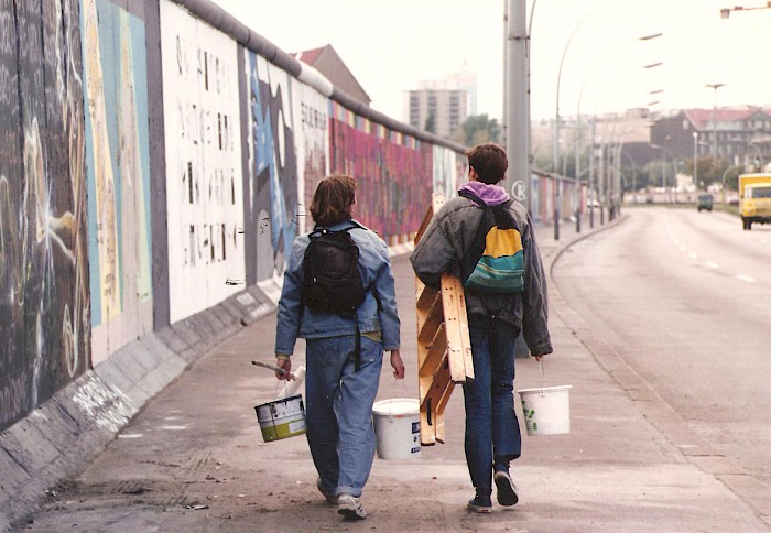 Ignasi Blanch and friend at the East Side Gallery, 1990