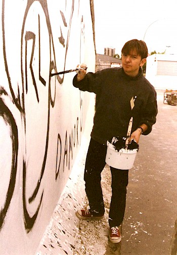 Ignasi Blanch at the East Side Gallery, 1990