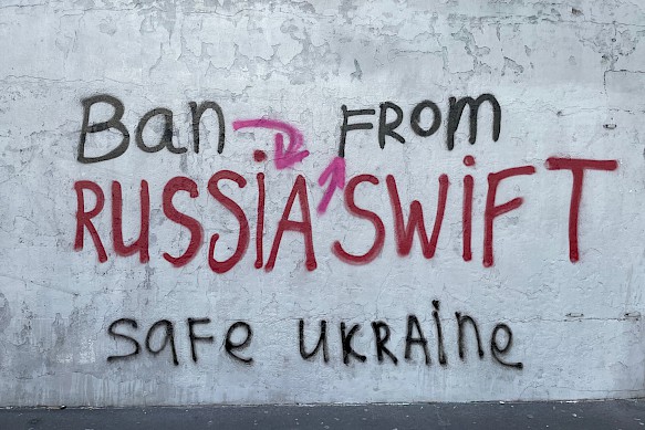 Graffiti responding to current events, such as the invasion of Ukraine by the Russian army in February 2022, never takes long to appear at the East Side Gallery