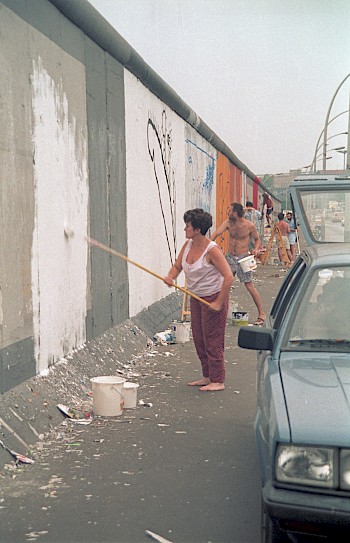 Margaret Hunter at the East Side Gallery, 1990