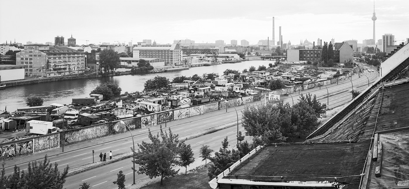 Alternative trailer camps (known as Wagenburgen) along the East Side Gallery, 1996