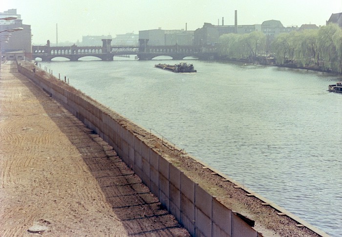The same section of border, cleared after 1977 and almost impossible to cross unnoticed, 1989