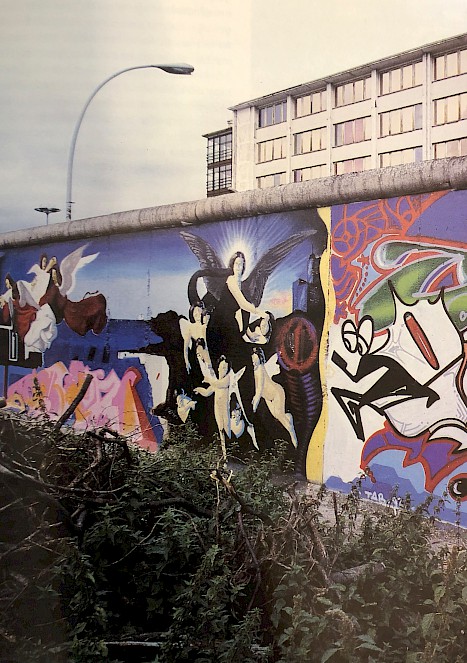 Picture by “Steak” and the “CAF-Crew” on the West Side Gallery, 1993