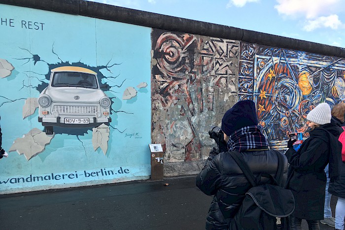 Situated next to the famous Trabi mural, which was repainted by Birgit Kinder in 2009, is the only original artwork dating from 1990: the painting "Hands" by Margaret Hunter and Peter Russel, 2021