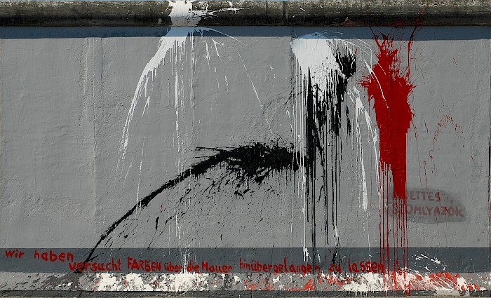 Group „Stellvertretende Durstende“: „Wir haben versucht, Farben über die Mauer hinübergelangen zu lassen“, 2009
