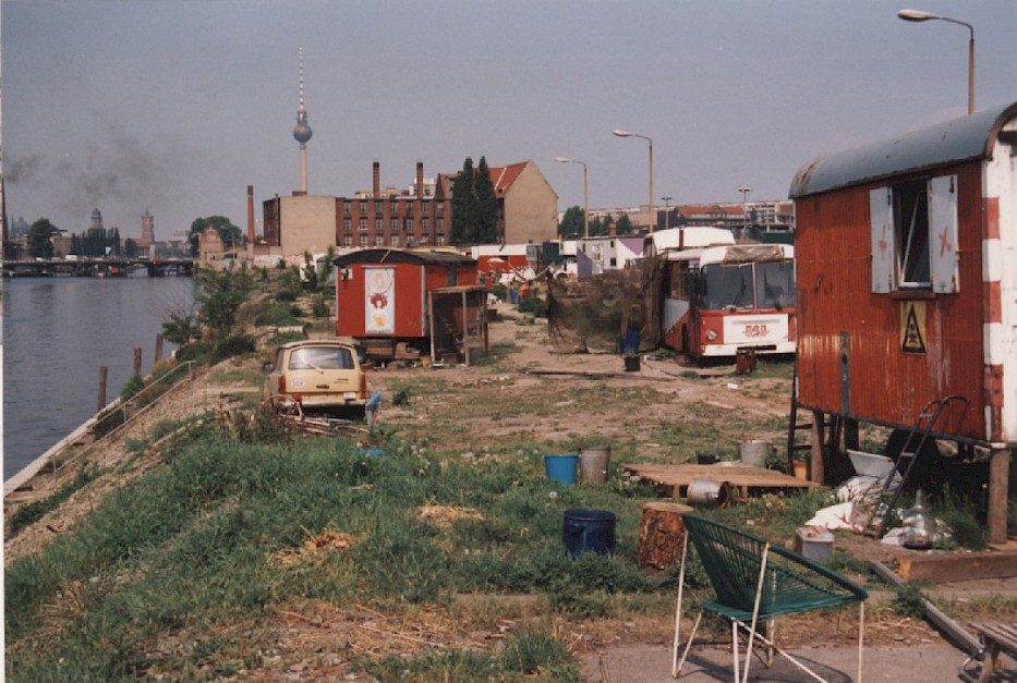 From 1991-1996 there was ample space for different people to live in the area situated between the Spree and Berlin Wall
