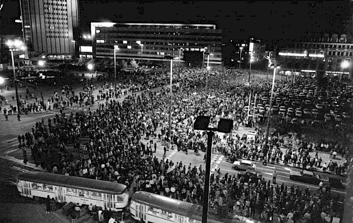 In fall 1989, masses of people participated in demonstrations calling for freedom and human rights, such as here at the Monday Demonstration in Leipzig on 16 October 1989.